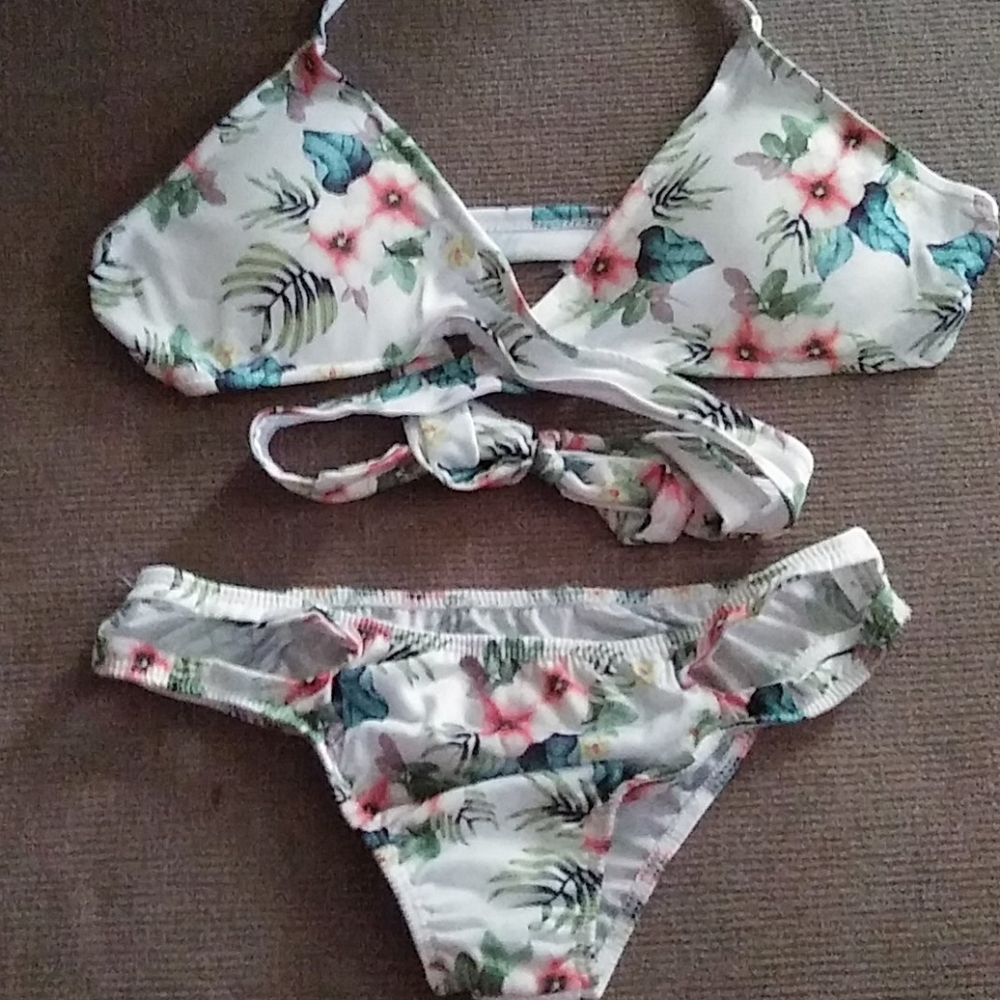 Swimsuit - Picture 3 of 3